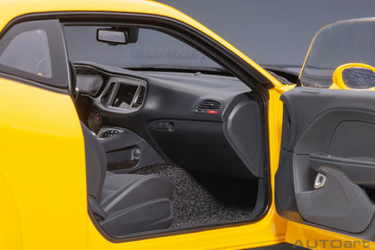 1:18 | Dodge Challenger SRT Hellcat Widebody 2018 | Yellow Jacket/Satin Black Hood | 71737