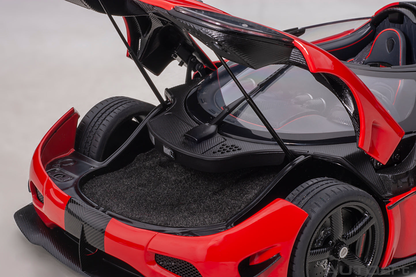 1:18 | Koenigsegg Agera RS | Chilli Red/Carbon Black/Black Accents | 79022