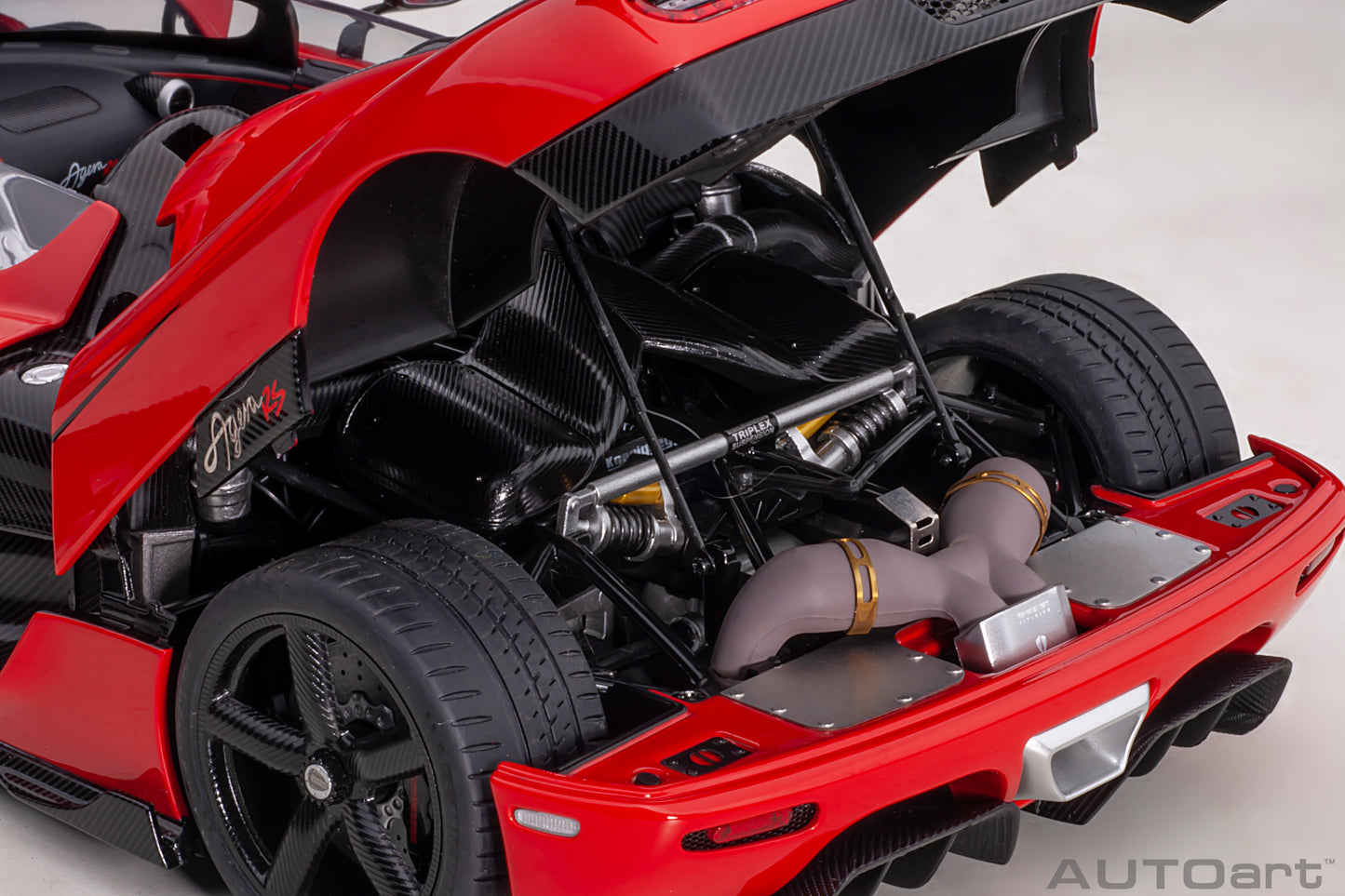 1:18 | Koenigsegg Agera RS | Chilli Red/Carbon Black/Black Accents | 79022