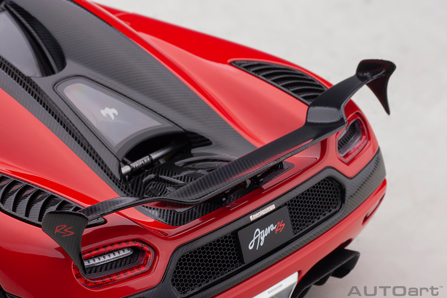 1:18 | Koenigsegg Agera RS | Chilli Red/Carbon Black/Black Accents | 79022