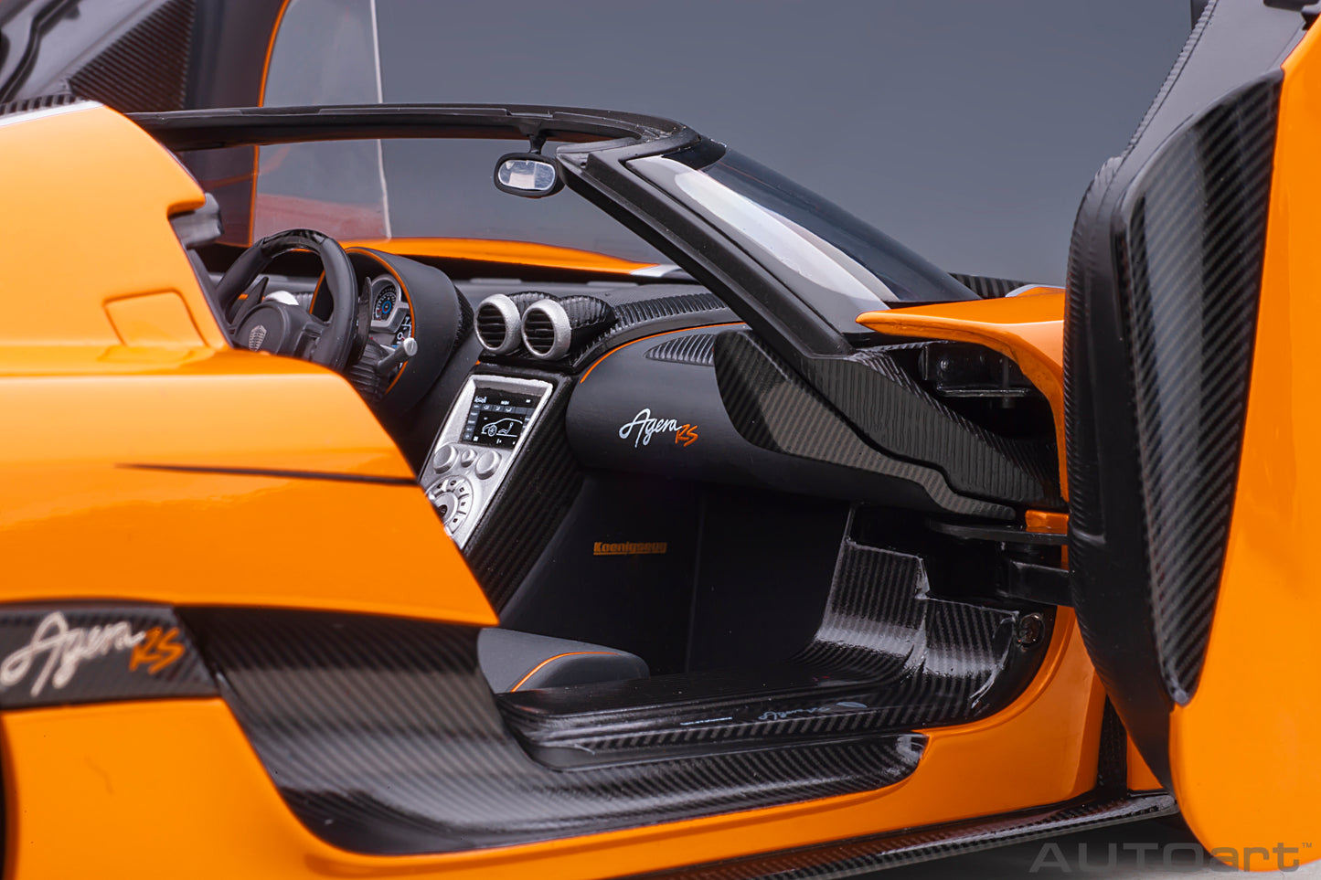 1:18 | Koenigsegg Agera RS | Cone Orange/Carbon Black/Black Accents | 79023