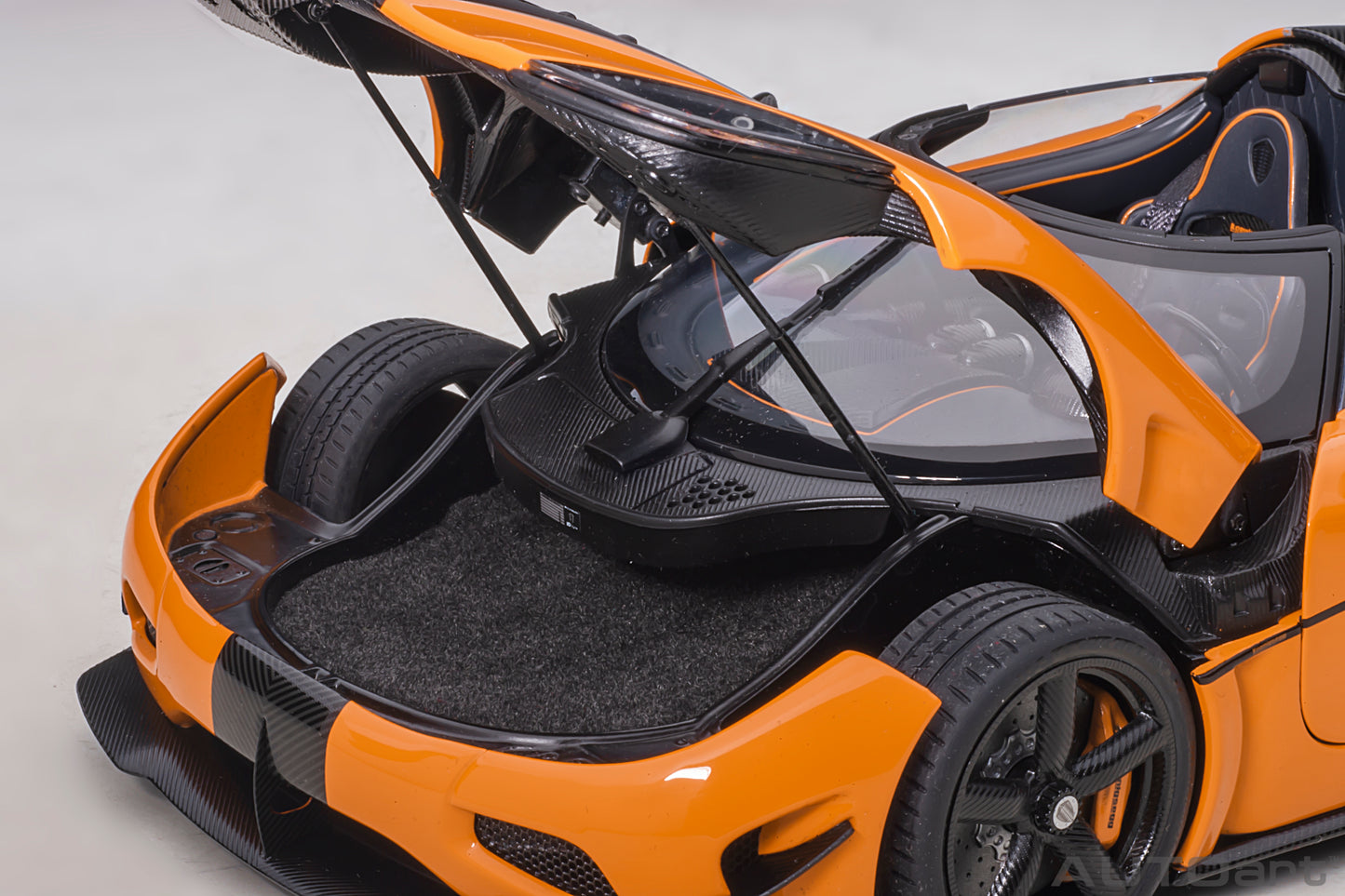 1:18 | Koenigsegg Agera RS | Cone Orange/Carbon Black/Black Accents | 79023