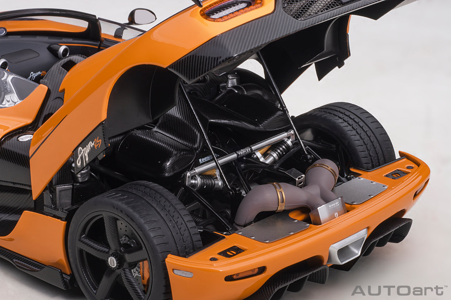 1:18 | Koenigsegg Agera RS | Cone Orange/Carbon Black/Black Accents | 79023