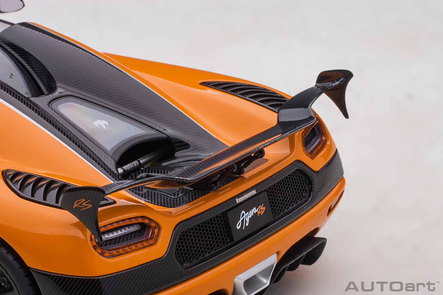 1:18 | Koenigsegg Agera RS | Cone Orange/Carbon Black/Black Accents | 79023