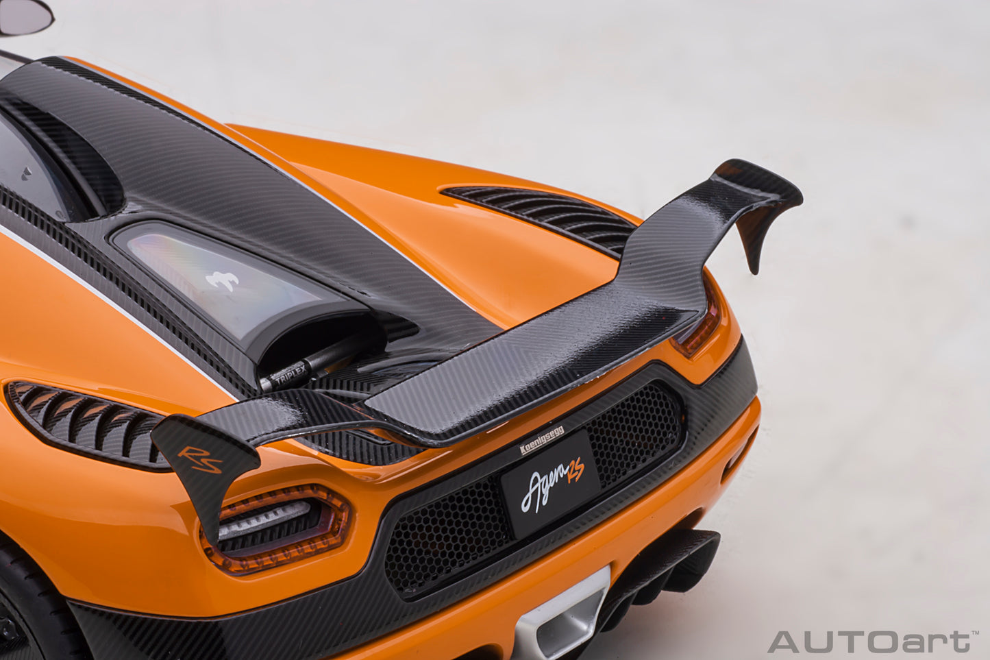1:18 | Koenigsegg Agera RS | Cone Orange/Carbon Black/Black Accents | 79023
