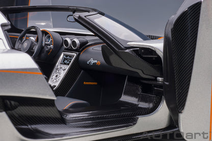 1:18 | Koenigsegg Agera RS | Moon Silver/Carbon Black/Black Accents | 79024
