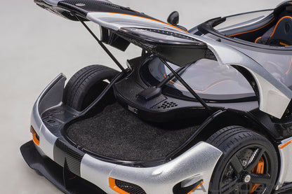 1:18 | Koenigsegg Agera RS | Moon Silver/Carbon Black/Black Accents | 79024