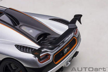 1:18 | Koenigsegg Agera RS | Moon Silver/Carbon Black/Black Accents | 79024