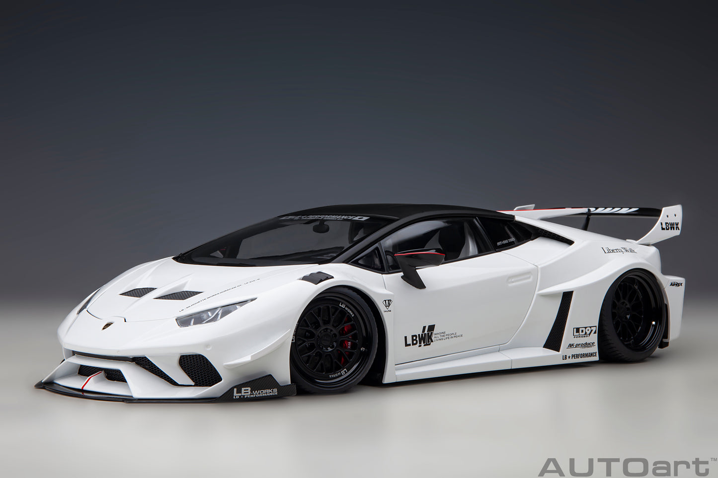 1:18 | Liberty Walk LB Silhouette Works Huracan GT | White | 79125