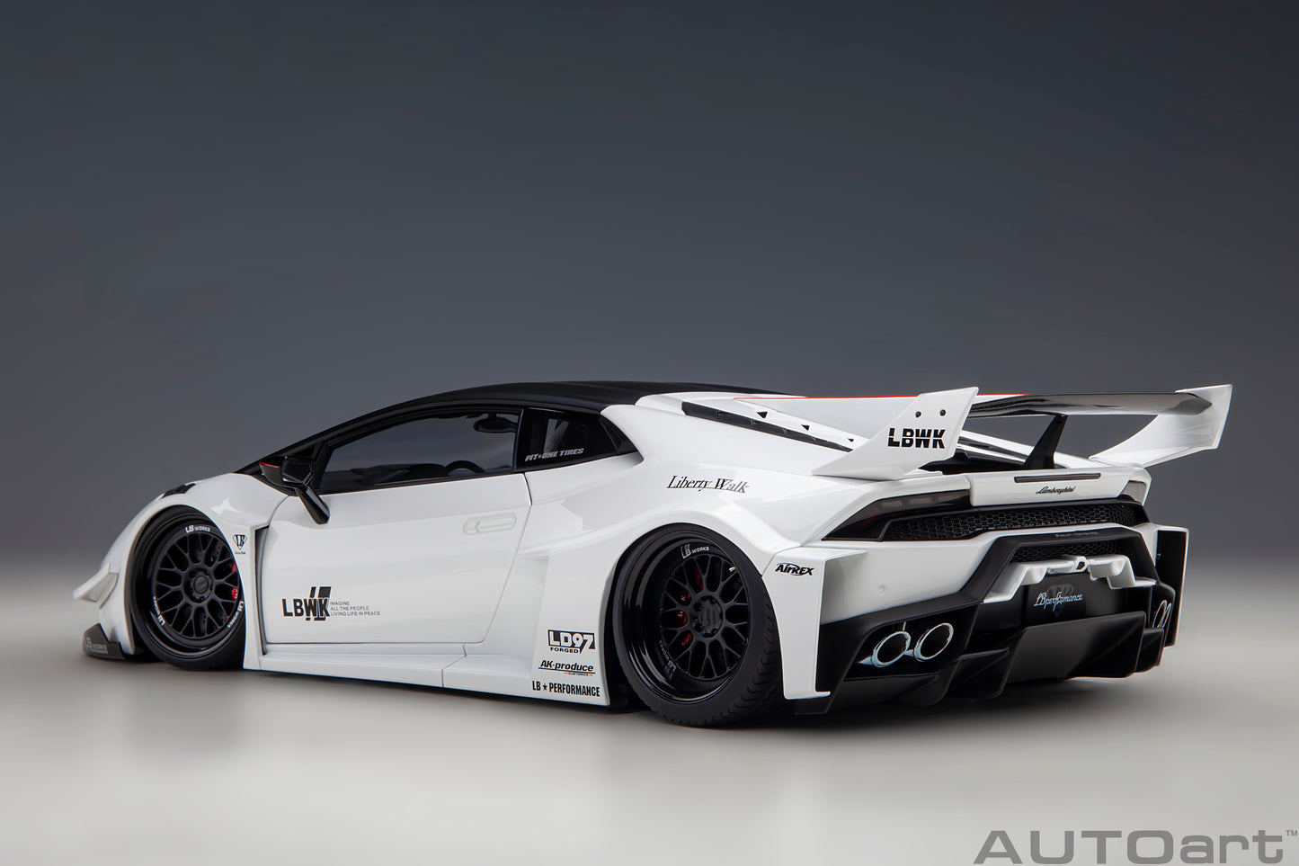 1:18 | Liberty Walk LB Silhouette Works Huracan GT | White | 79125