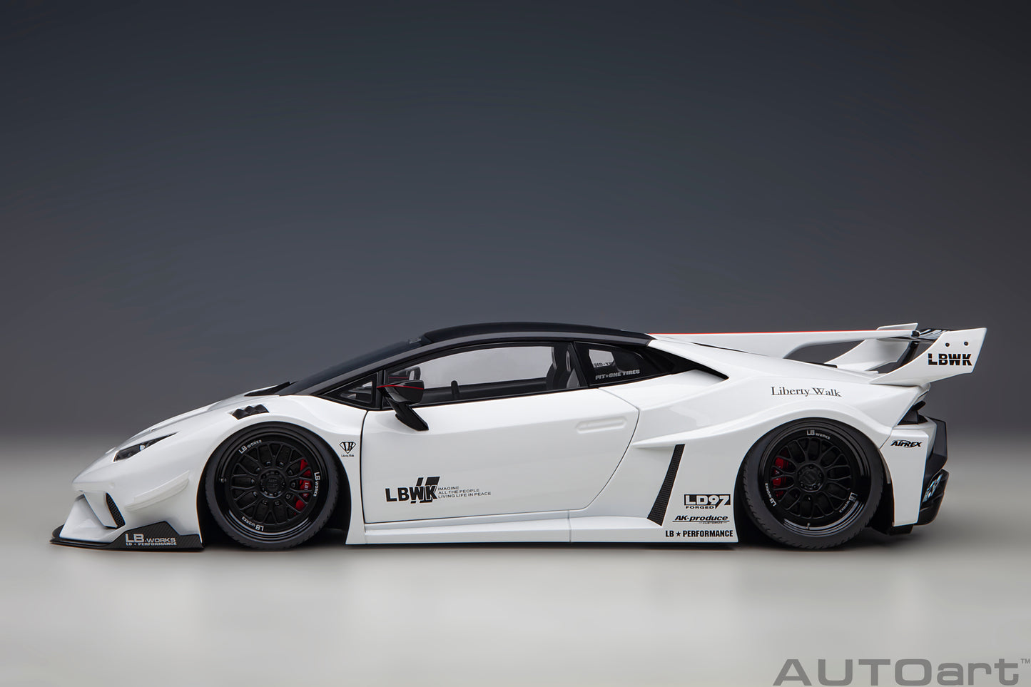 1:18 | Liberty Walk LB Silhouette Works Huracan GT | White | 79125
