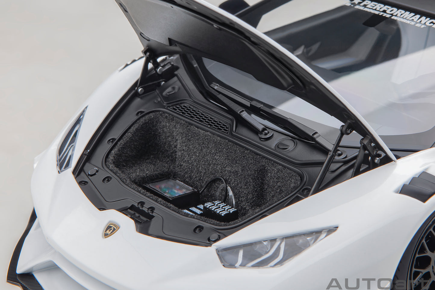 1:18 | Liberty Walk LB Silhouette Works Huracan GT | White | 79125